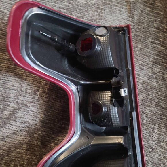 2019/2024 Chevrolet Silverado Passenger taillight non led - Picture 3 of 9